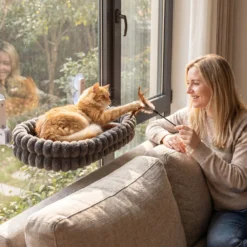 Fudajo Fenster Katzenhängematte 30 x 60 cm dunkelgrau, Katzenbett Hängematte bis 10 kg, Fensterliege Katze platzsparender Schlafplatz mit Saugnäpfen