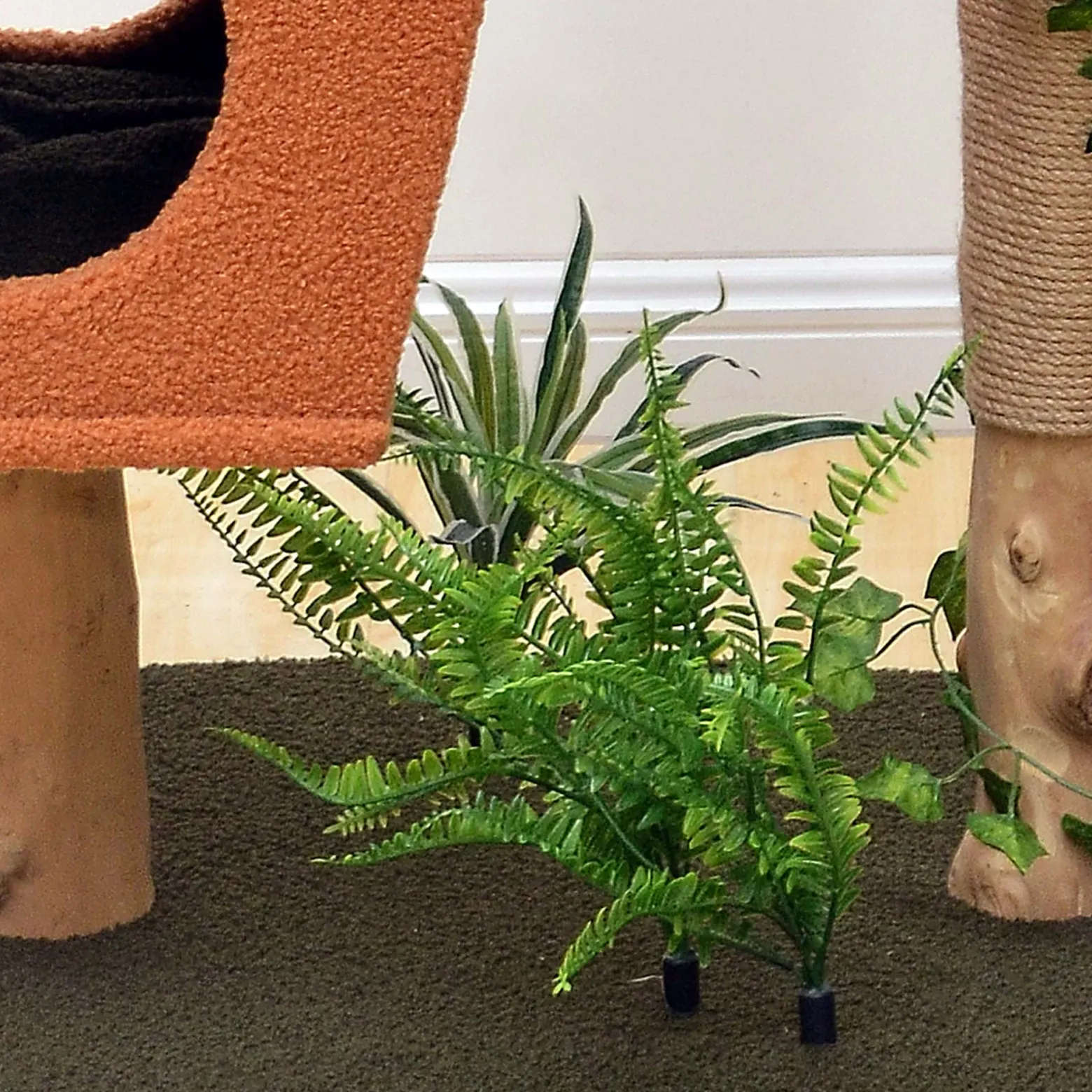 Fudajo Kratzbaum mit Pflanzendeko 114 cm, Katzenkratzbaum mit Teddyfell und Birnbaumholz, Katzenhaus mit Spielbällen, Katzenmöbel mit Plattformen