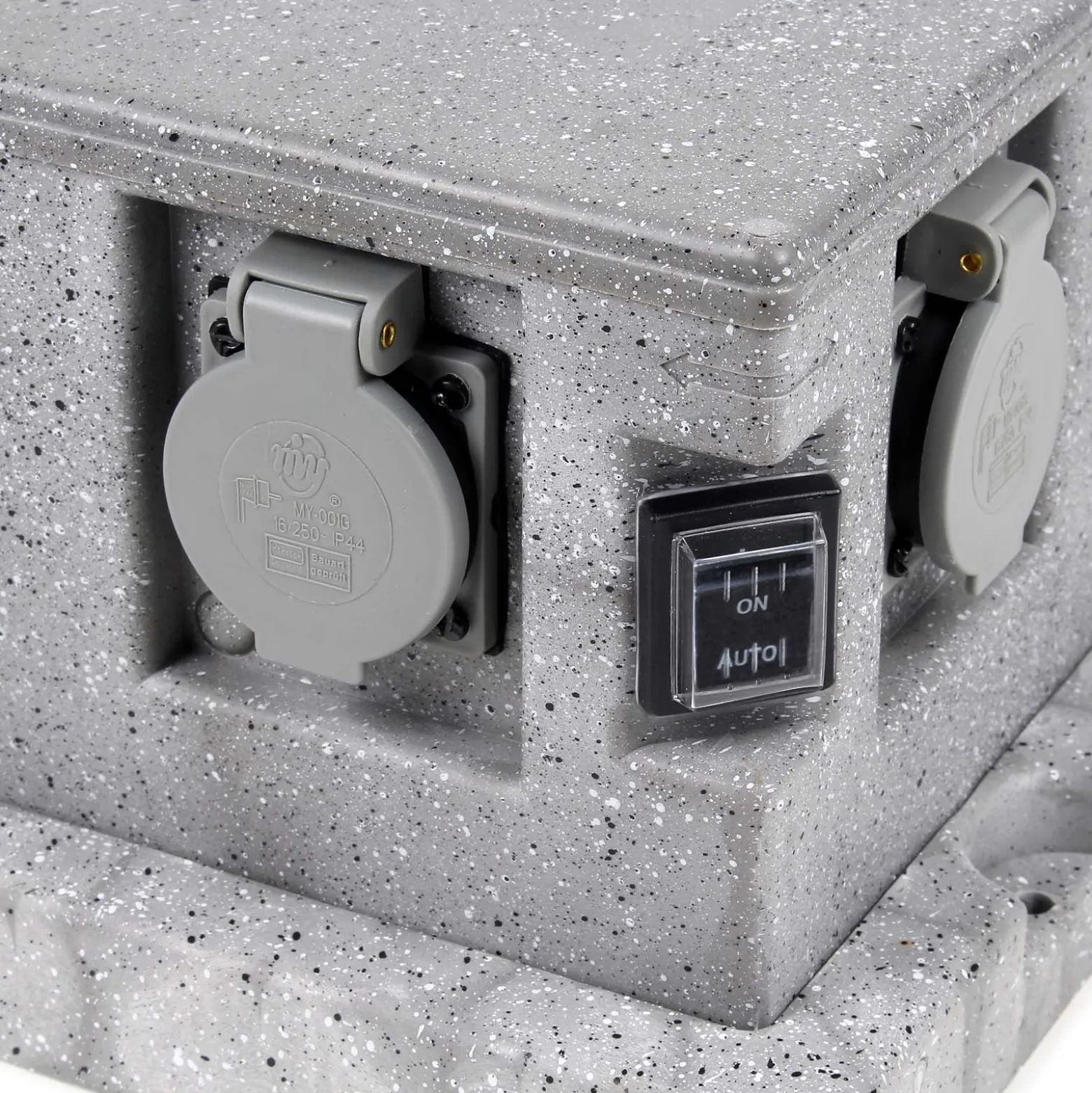 Gartensteckdose 4fach in Granitoptik, IP44, Außensteckdose mit Sensor für Dämmerung und 1,5m Kabel