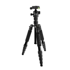 Mantona Light Traveller Reisestativ 131,5 cm schwarz, Kamerastativ aus Aluminium bis 5 kg Traglast, leichtes Fotostativ mit Kugelkopf und Arca-Swiss-Schnellwechselplatte, Tripod und Monopod
