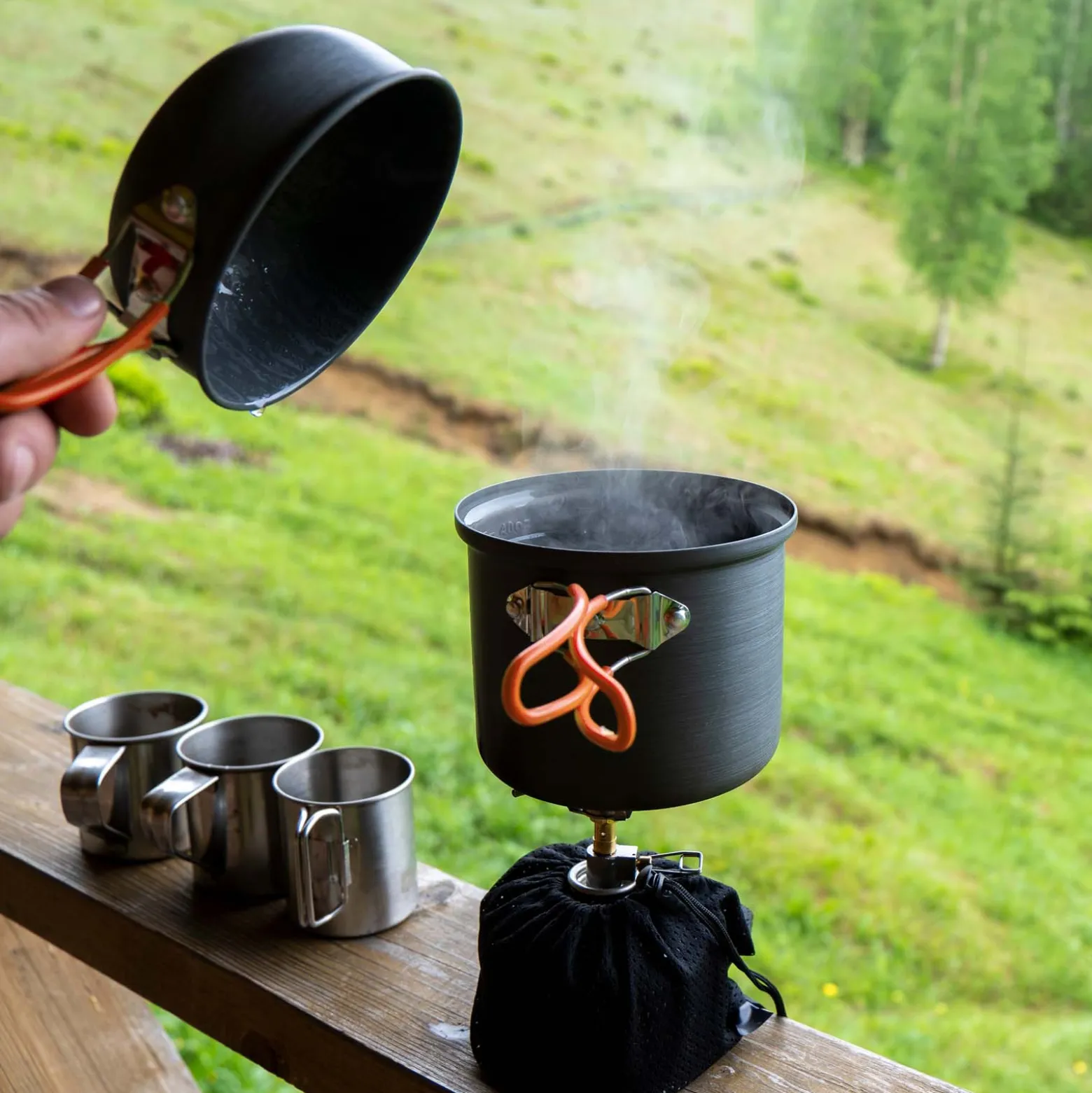 Toboli Camping Geschirr Set 6 tlg. Kochgeschirr für Outdoor Kochausrüstung mit Topf und Besteck