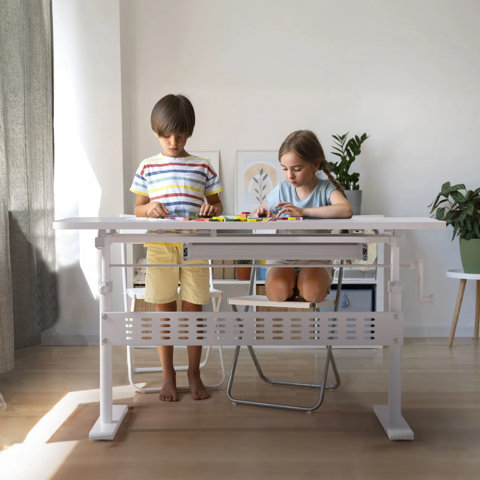 Toboli Kinderschreibtisch verstellbar 100 x 60 cm, mitwachsender Schreibtisch für Kinder neigungs-/höhenverstellbar mit Schublade