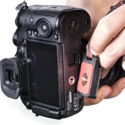 Walimex Pro Leder Handschlaufe Arca Swiss kompatibel für DSLR und Systemkamera mit Basisplatte aus Metall gepolstert