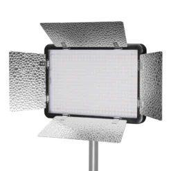 Walimex pro LED 500 Versalight Bi Color Flächenleuchte 2er Set inkl. 2x Lampenstativ & 4x Akku, leistungsstarke Videoleuchte 32 W, Studioleuchte mit Fernbedienung