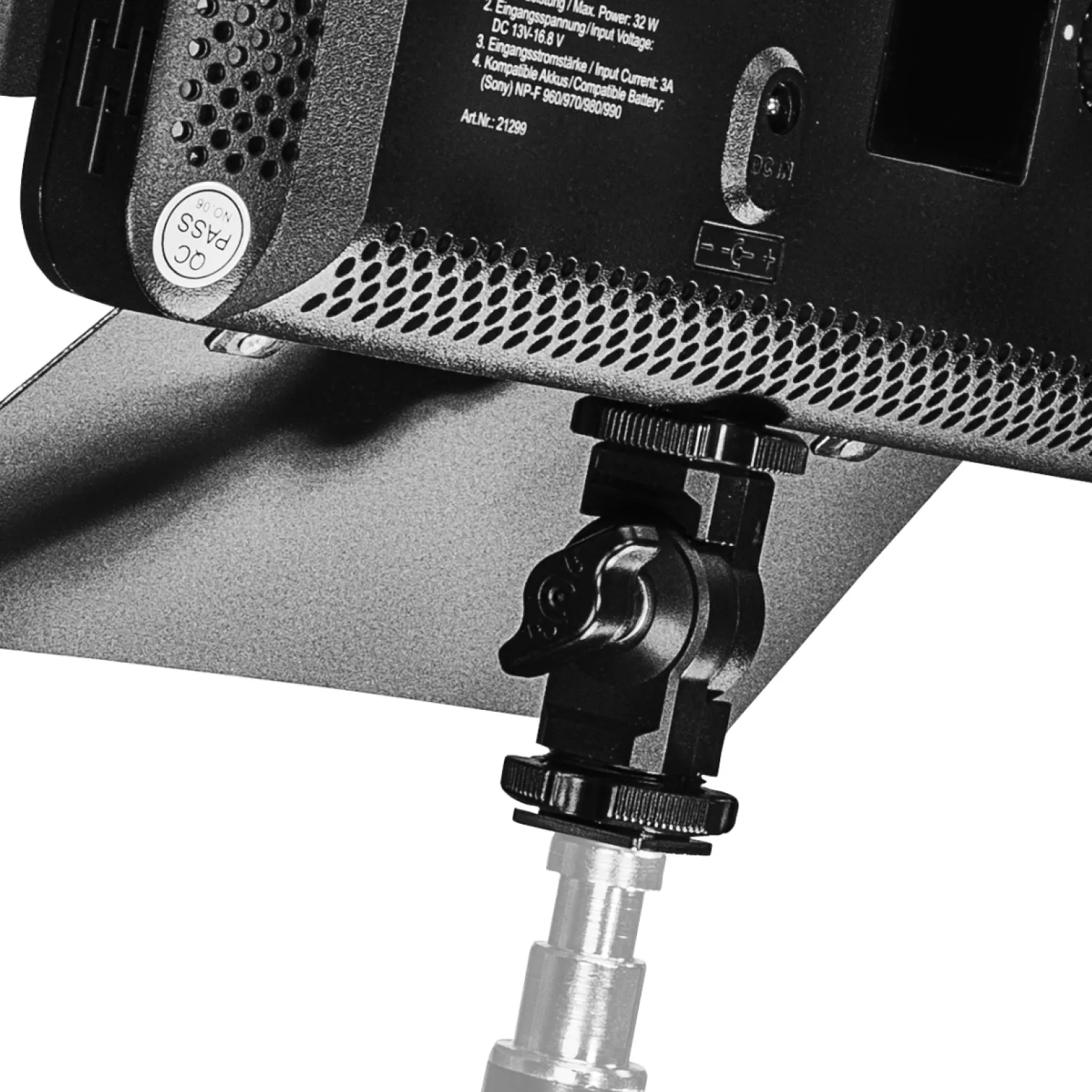 Walimex pro 2x LED 500 Versalight Daylight Flächenleuchte inkl. 2x Lampenstativ + 4x Akku, 32 W Videoleuchte, Tageslichtlampe mit 5600 K, Studioleuchte mit Fernbedienung