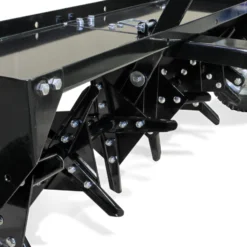 Wiltec Aerifizierer 90 cm für Aufsitzmäher, Rasenlüfter mit 7,6 cm Arbeitstiefe, Rasenbelüfter aus Stahl mit Kupplung für Rasentraktor