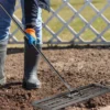 Wiltec Aluminium Rasenrakel 91,4 x 25,4 cm mit 2 m Stiel, Rasen Rakel Unebenheiten im Rasen ausgleichen, Leveler Gartengerät zum Rasen sanden