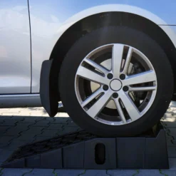Wiltec Auffahrrampe 2er Set Schwerlast bis 5 t aus Kunststoff für PKW, Stabile Autorampen für schwerere Fahrzeuge