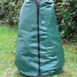 Wiltec Baumbeutel 75L, Wassersack für 35-40 mm dicke Bäume, Bewässerungssack aus PVC für Bäume zur langfristigen Wasserabgabe bei Trockenheit