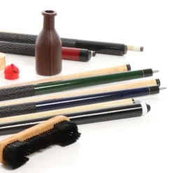 Wiltec Billard Zubehör Komplettset mit 4 Queues, 16 Billardkugeln, Dreieck, Wandhalterung und weiteren Accessoires Pool Billard Kelly Pool Set