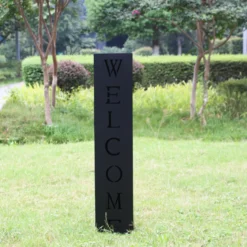 Wiltec Dekosäule Welcome Pflanzsäule in Schwarz, Gartendeko aus Stahl, Pflanzenständer mit Willkommensgruß, Fackelsäule für Hauseingang und Vorgarten