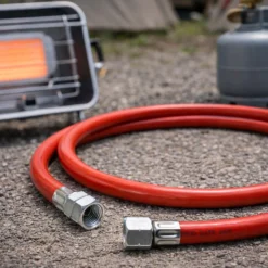 Wiltec Druckminderer auf 50 mbar mit 200 cm Propanschlauch für Gaszylinder mit Eingang Ø 1/14