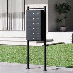 Wiltec 6er Briefkastenanlage schwarz 556 x 270 x 1500 mm, Standbriefkasten mit 6 Fächern, Schlüssel und Namensschild, Briefkasten Postkasten mit Ständer