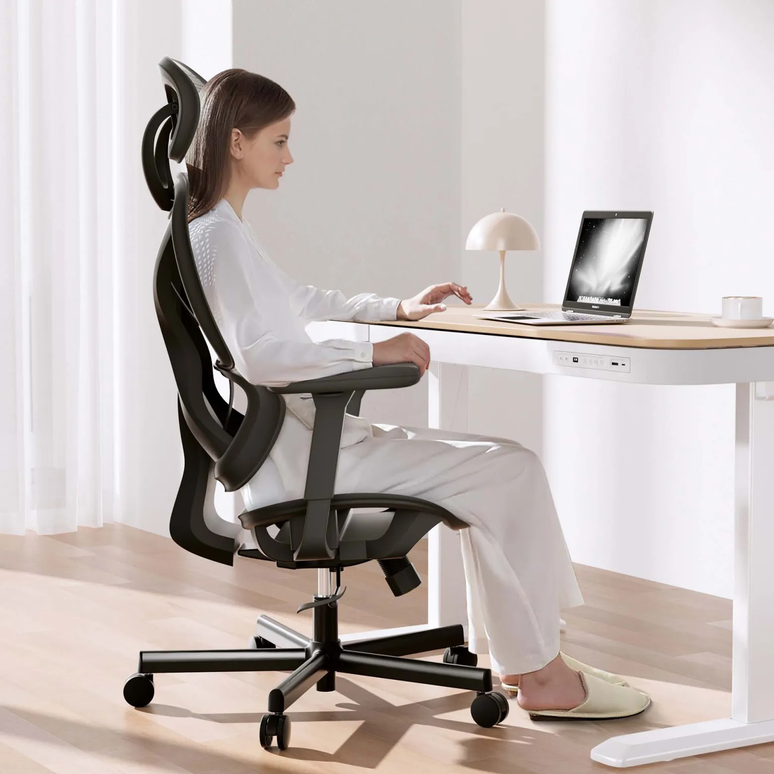 Wiltec Ergonomischer Bürostuhl mit verstellbarer Kopfstütze und Armlehnen, verstellbarer Rückenlehne – rückenschonender Schreibtischstuhl – bis 150 kg belastbar