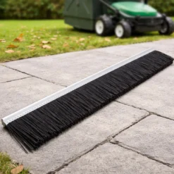 Wiltec Ersatzbürste 62 cm für Rasenkehrmaschine für Aufsitzmäher, Bürstenkopf für Laubsammler 120 cm, Ersatzteil für Laubkehrmaschine