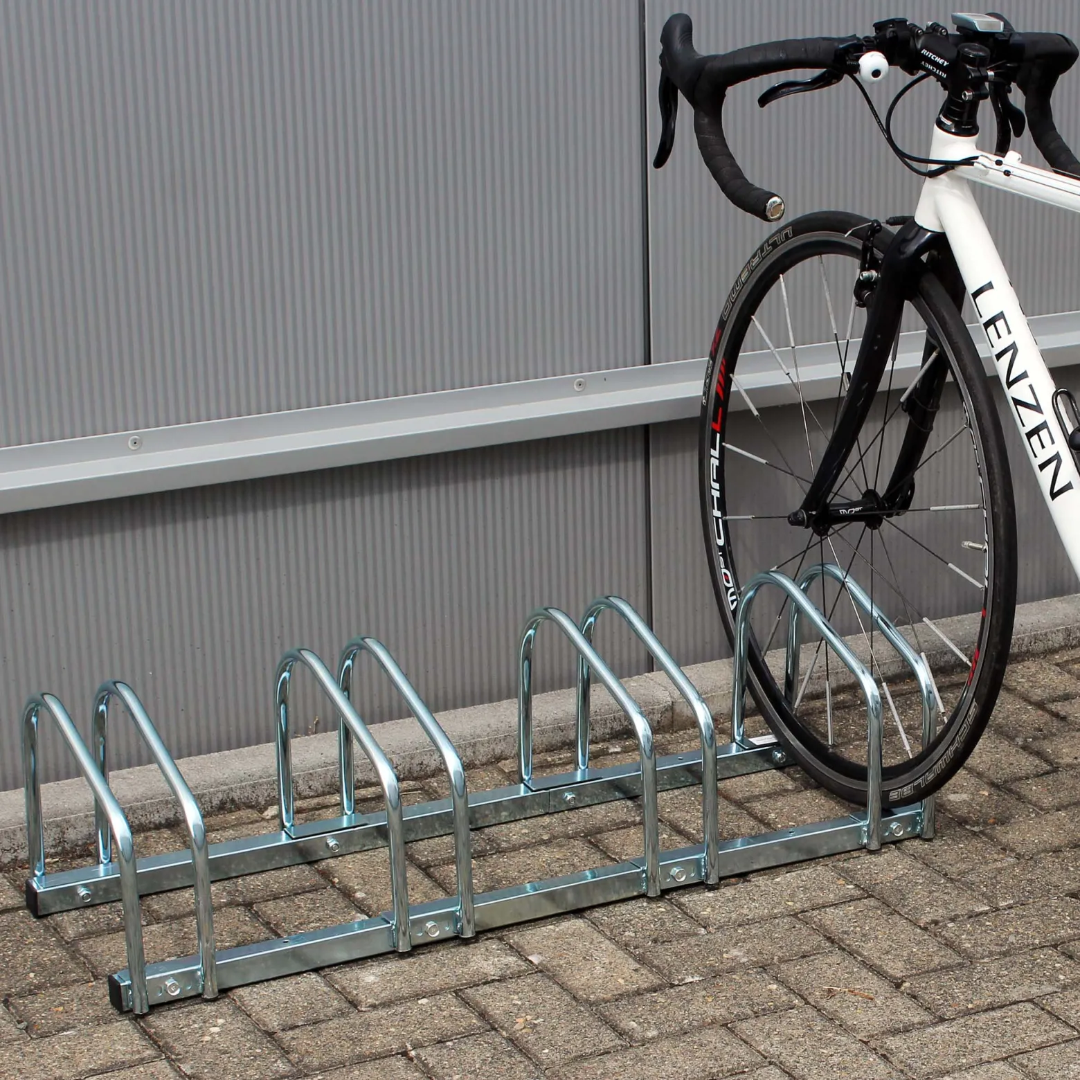 Wiltec Fahrradständer für 4 Fahrräder 95x33x27cm aus verzinktem Stahl und für Wandmontage geeignet Reihenparker Fahrradbügel