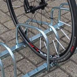 Wiltec Fahrradständer für 4 Fahrräder 95x33x27cm aus verzinktem Stahl und für Wandmontage geeignet Reihenparker Fahrradbügel