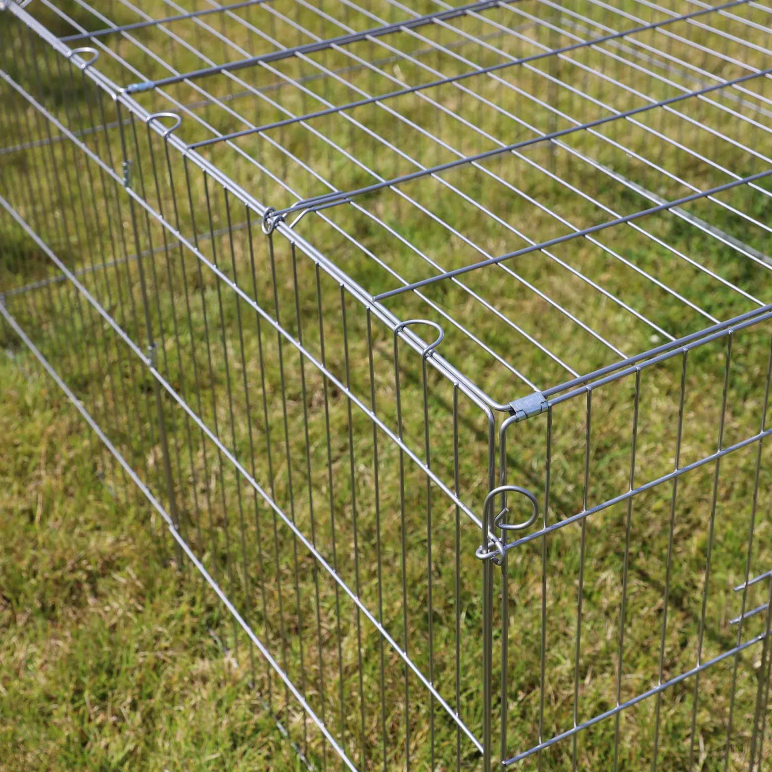 Wiltec Freilaufgehege für Kleintiere, 122 x 95 x 58 cm, stabiles und sicheres Laufstallgitter mit Sonnenschutz und 1 Öffnung