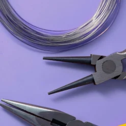 Wiltec Gartendraht Ø 1,1 mm, Wickeldraht 50 m, Bindedraht Stahl verzinkt, Pflanzendraht mit Abrollspinne, flexibler Basteldraht vielseitig