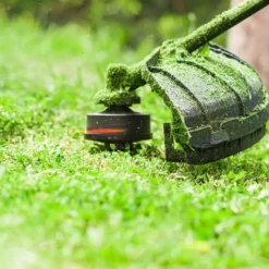 Wiltec 5in1 Benzin Multitool 1,76 PS Gartengerät, Rasentrimmer, Heckenschere, Hochentaster, Motorsense und 30 cm Verlängerungsstange für Gartenpflege