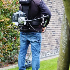 Wiltec 2-in-1 Multifunktionsgerät mit 2-Takt-Motor mit Rucksack, Backpacker Multigartengerät, Multitool Gartenwerkzeug mit u.a. Rasentrimmer