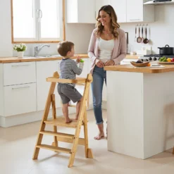 Wiltec Kinderstuhl Lernturm klappbar 43 x 48 x 91 cm aus Bambus, höhenverstellbarer Lernstuhl für Kinder, Stehturm mit Schutzgeländer