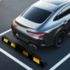 Wiltec Radstopper 165 x 16 x 10 cm, Einparkhilfe aus Gummi, Parkplatzbegrenzung mit gelben Reflexionsstreifen & Schraubrillen, Parkplatzsperre für Garage
