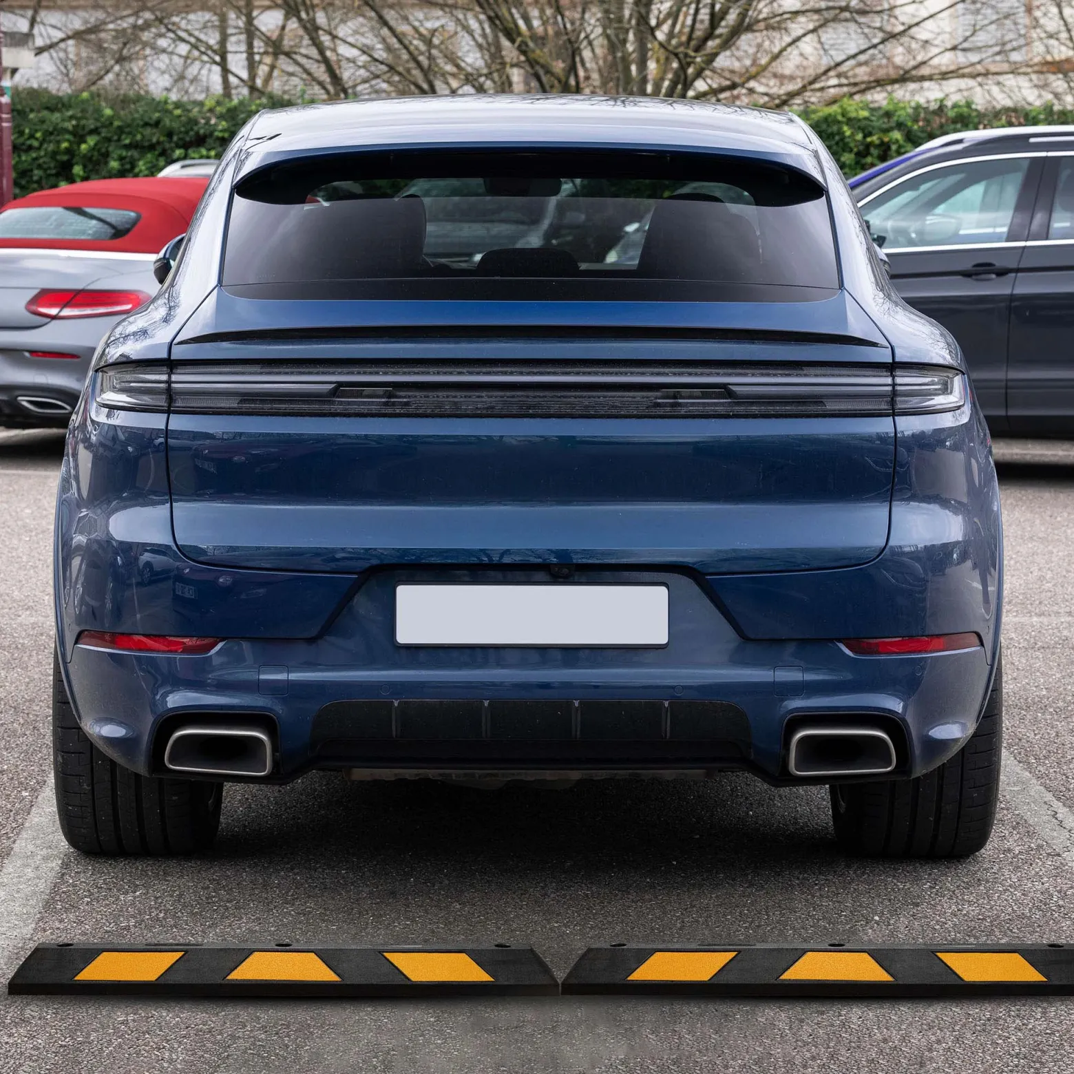 Wiltec Radstopper 120 x 15 x 10 cm, 2x Einparkhilfe aus Gummi, Parkplatzbegrenzung mit gelben Reflexionsstreifen & Schraubrillen, Parkplatzsperre für Garage