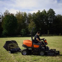 Wiltec Rasenkehrmaschine mit 96 cm Kehrbreite, Rasenkehrer für Aufsitzmäher, Laubsammler mit 340 l Auffangnetz Laubkehrmaschine für Rasentraktor