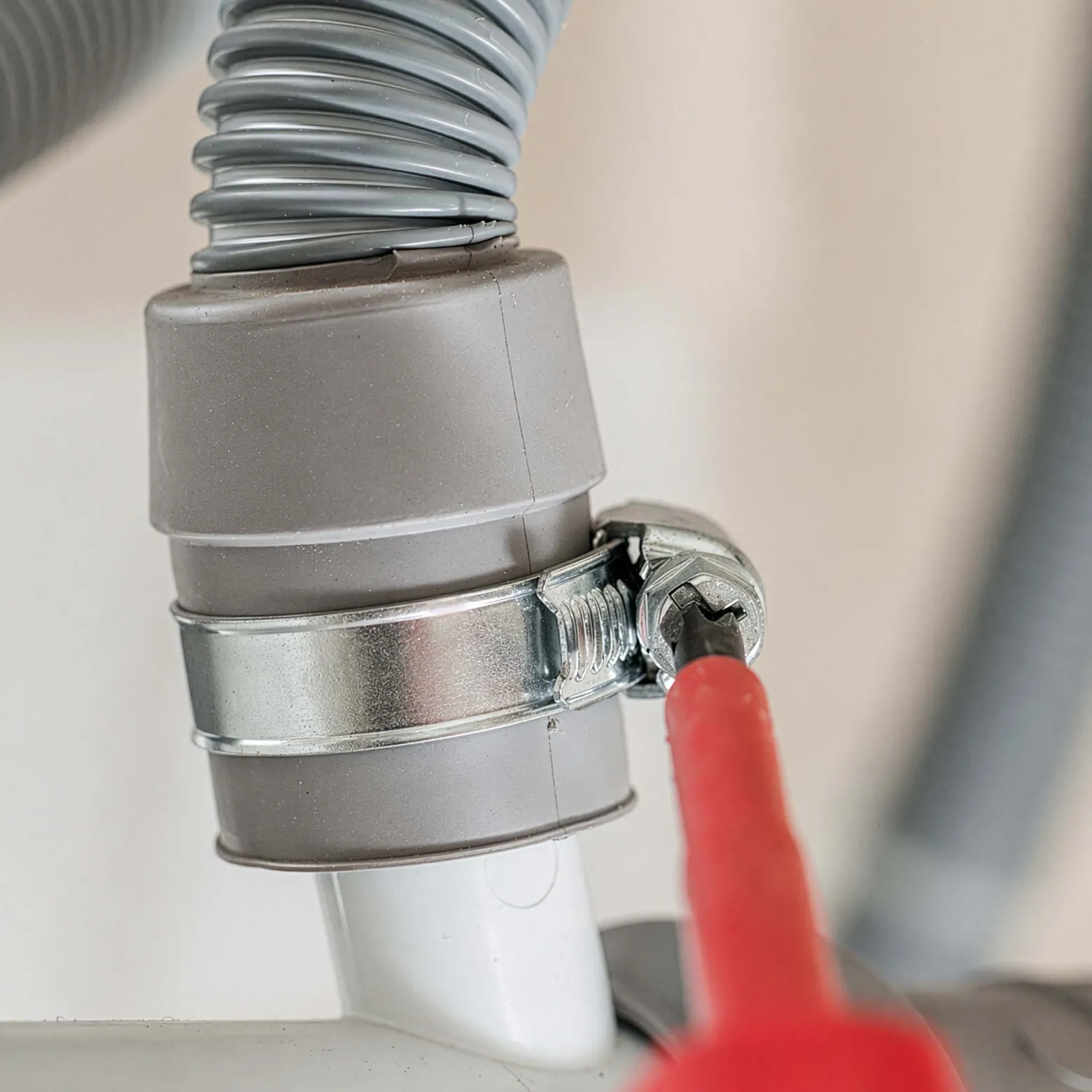 Wiltec Schneckengewindeschelle W1 12mm Bandbreite 46-70mm Spannbereich verzinkt für Schläuche flexible Schlauchschelle