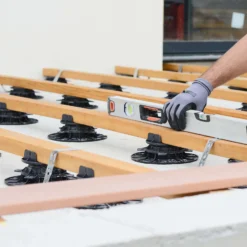Wiltec Stelzlager für Terrassen, 2700kg, 140-210mm, höhenverstellbarer Stellfuß für Terrassendielen, Platten und Planken