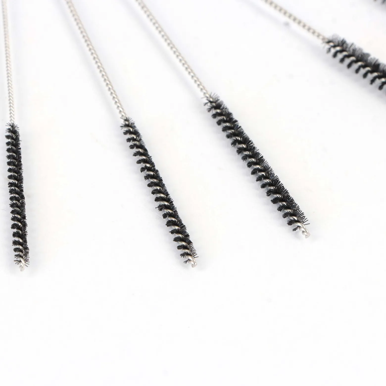 Wiltec 5 teiliges Reinigungsbürsten Set für Airbrushpistolen, 1,5 / 1,09 / 0,88 / 0,73 / 0,63 / 0,55 mm, Airbrush Zubehör zur Reinigung