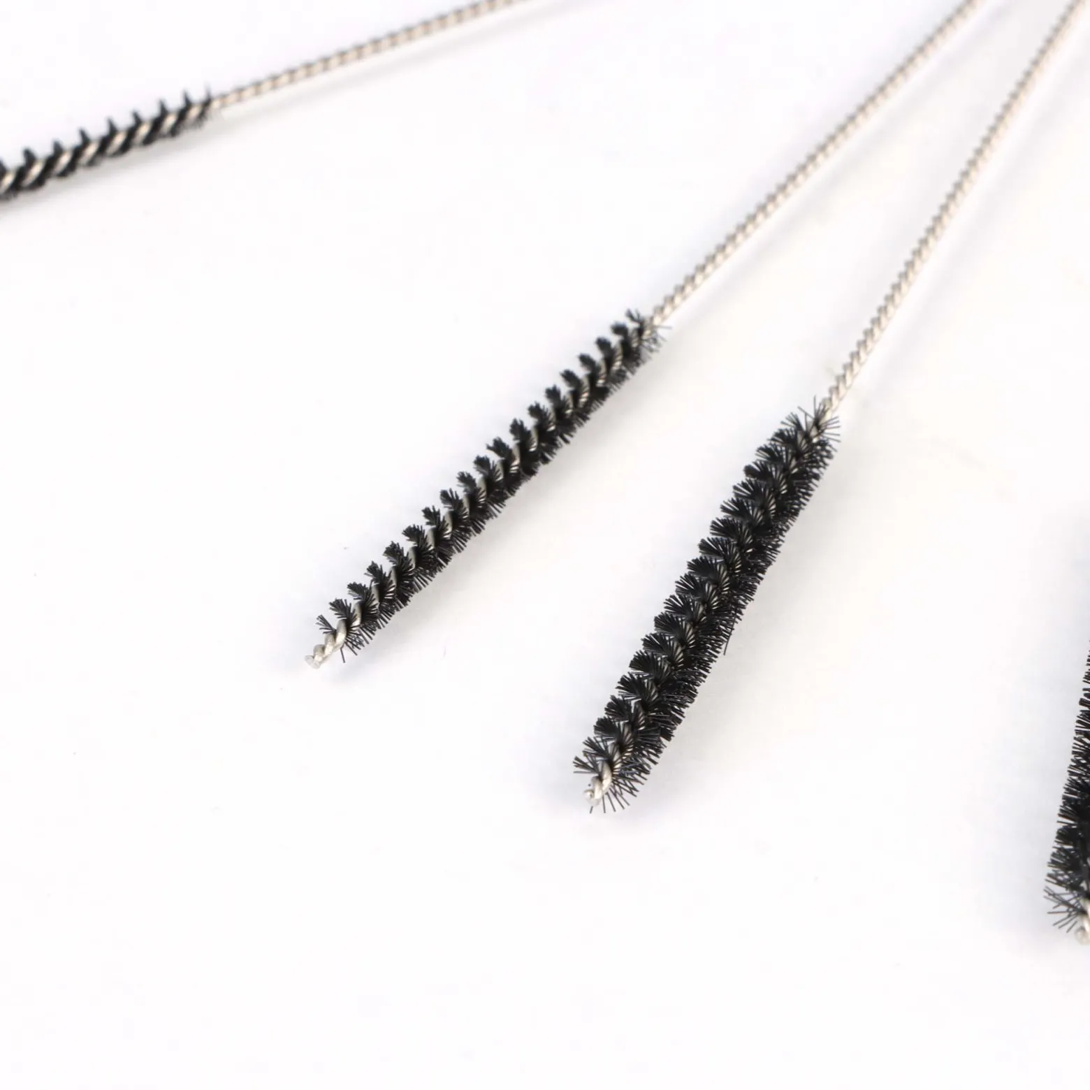Wiltec 5 teiliges Reinigungsbürsten Set für Airbrushpistolen, 1,5 / 1,09 / 0,88 / 0,73 / 0,63 / 0,55 mm, Airbrush Zubehör zur Reinigung