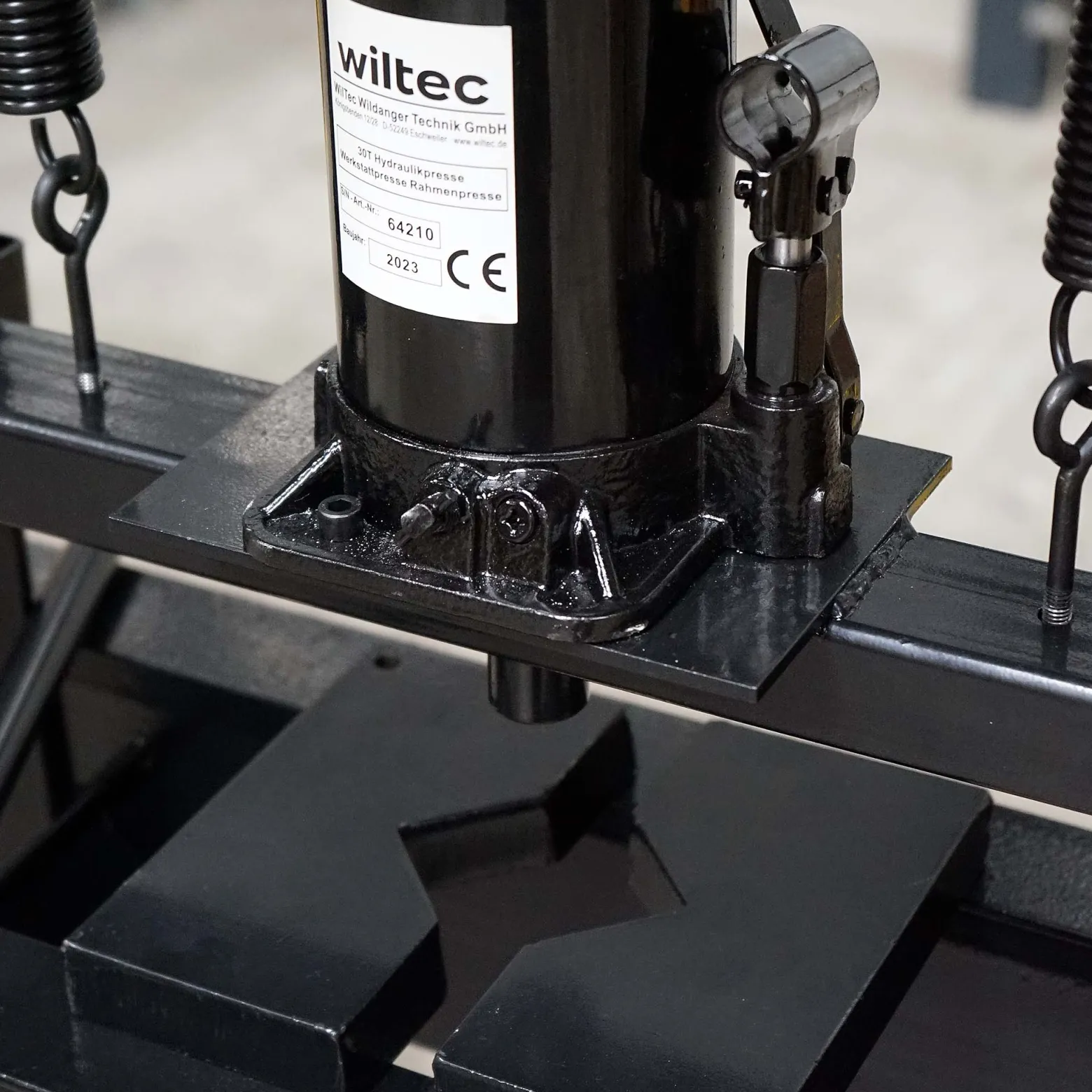 Wiltec 30T Werkstattpresse schwarz, 500 mm, Hydraulikpresse aus Stahl, Rahmenpresse, Lagerpresse zum Pressen, Stempeln, Umformen