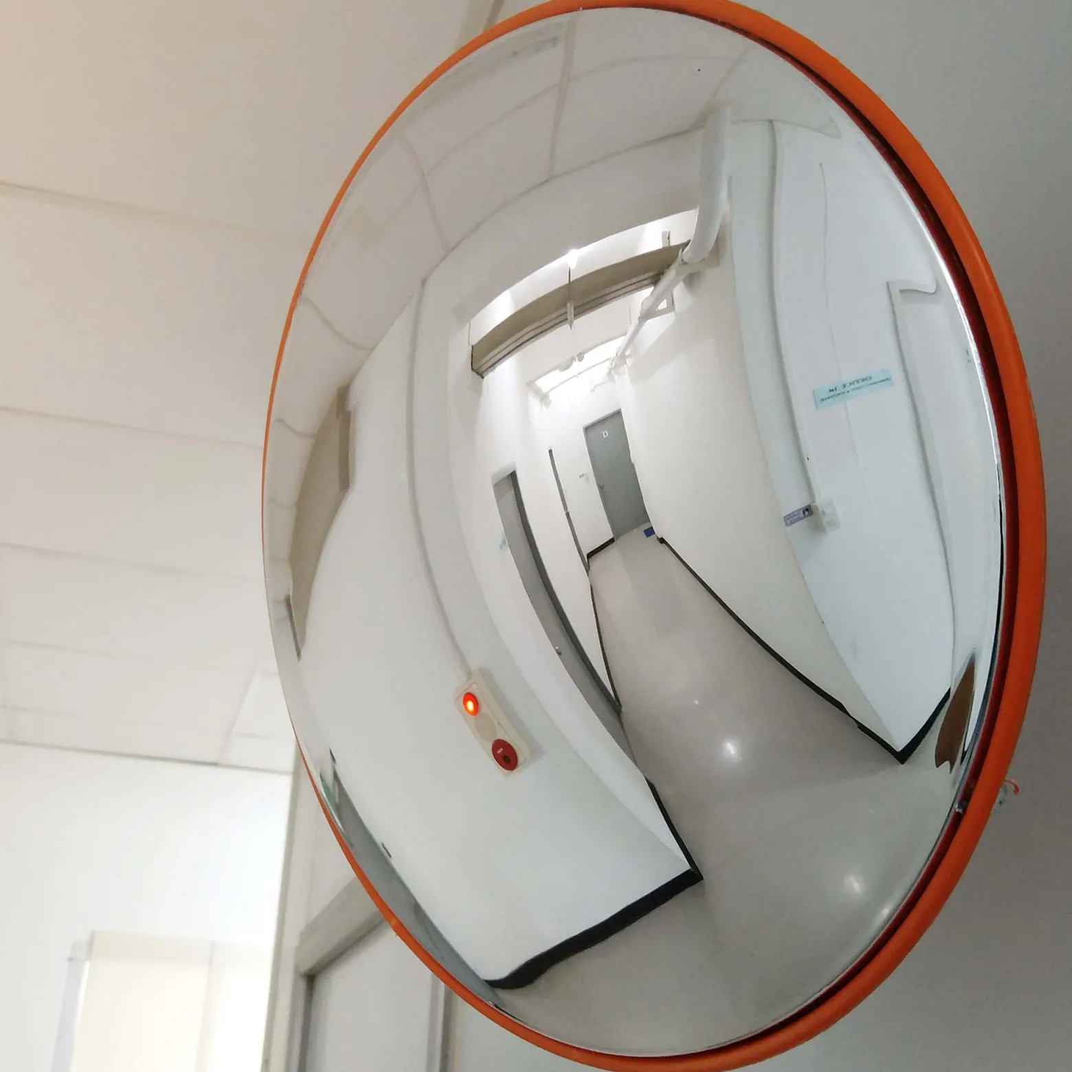 Wiltec Verkehrsspiegel 60 cm konvex, runder Sicherheitsspiegel mit 160-160° Sichtfeld, Konvexspiegel aus Polycarbonat, Überwachungsspiegel für Ausfahrten inkl. Montagematerial