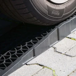 Wiltec 2x Auffahrrampe, 700x200x78 mm, extraflach, Kunststoff, 3 t, Autorampe Pkw Auto Kfz Rampe für Sportwagen und tiefergelegte Fahrzeuge