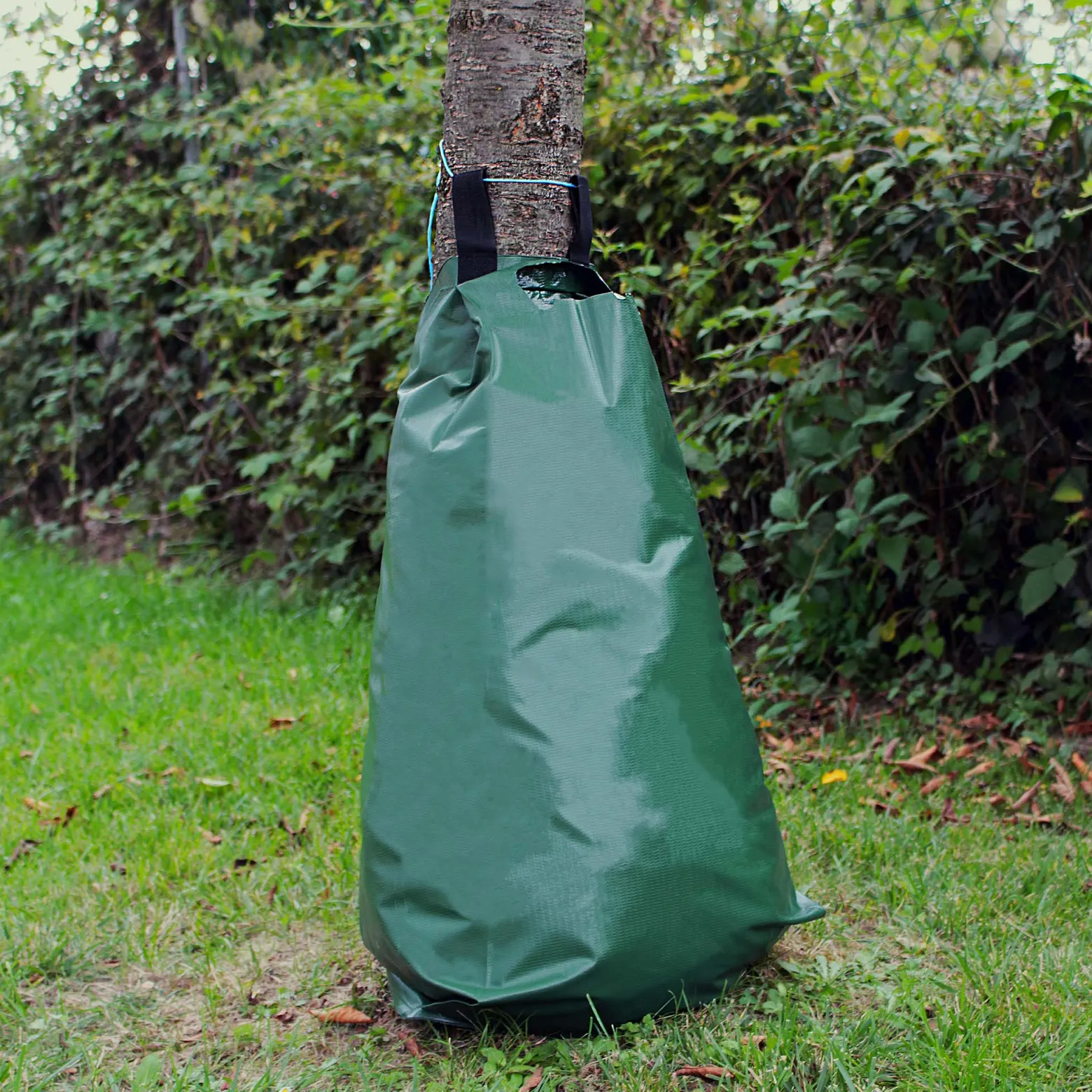 Wiltec 2x Baumbeutel 75L, Wassersack für 35-40 mm dicke Bäume, Bewässerungssack aus PVC für Bäume zur langfristigen Wasserabgabe bei Trockenheit