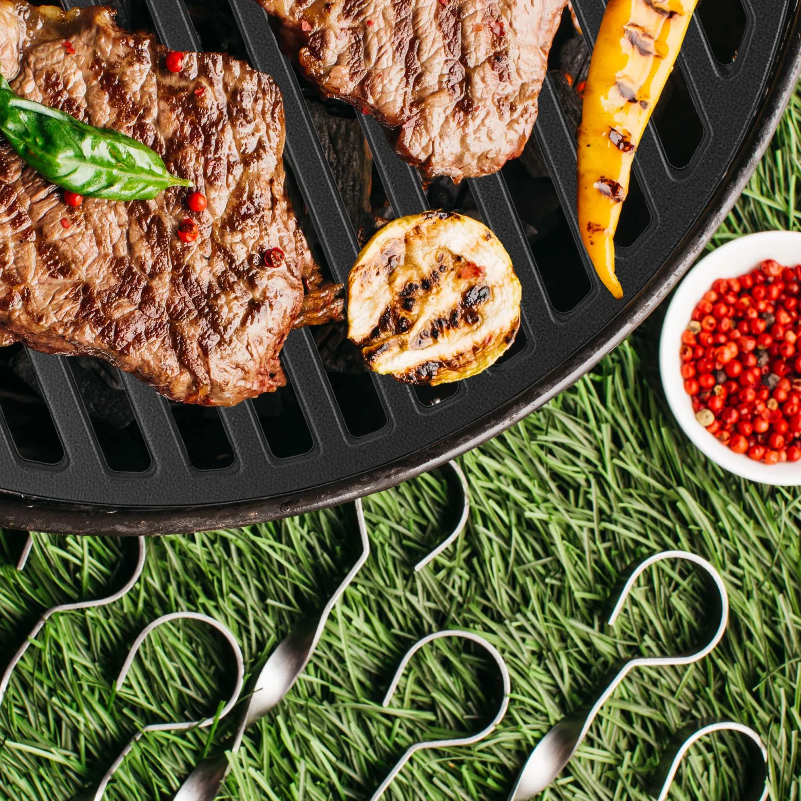 Wiltec 2x Gusseisen Grillrost 55 x 26,5 x 0,9 cm, Gussrost für Grill mit guter Hitzespeicherung, Grillgitter für typische Grillstreifen auf Grillgut, Grillzubehör für BBQ