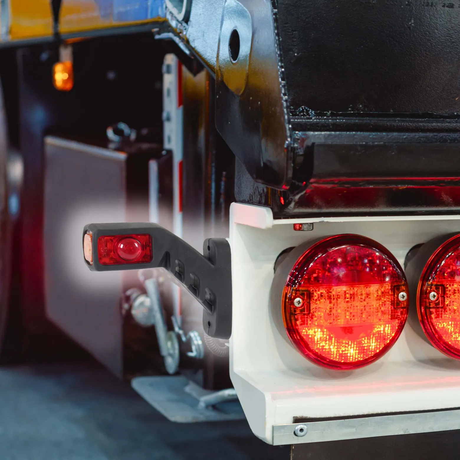 Wiltec 2x 4 LED Seitenleuchte 24V kurze Begrenzungsleuchte für Anhänger Positionsleuchte für LKW
