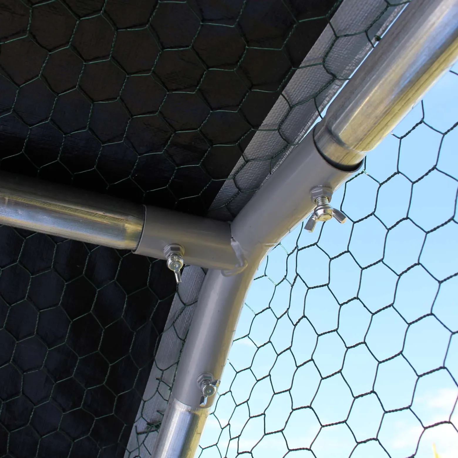 Wiltec XXL Freilaufgehege 2 x 3 x 2 m mit Sonnendach und verzinkten Gitterstäben, Außengehege als Voliere Hühnerstall oder Hasenstall, Kleintiergehege mit Riegel