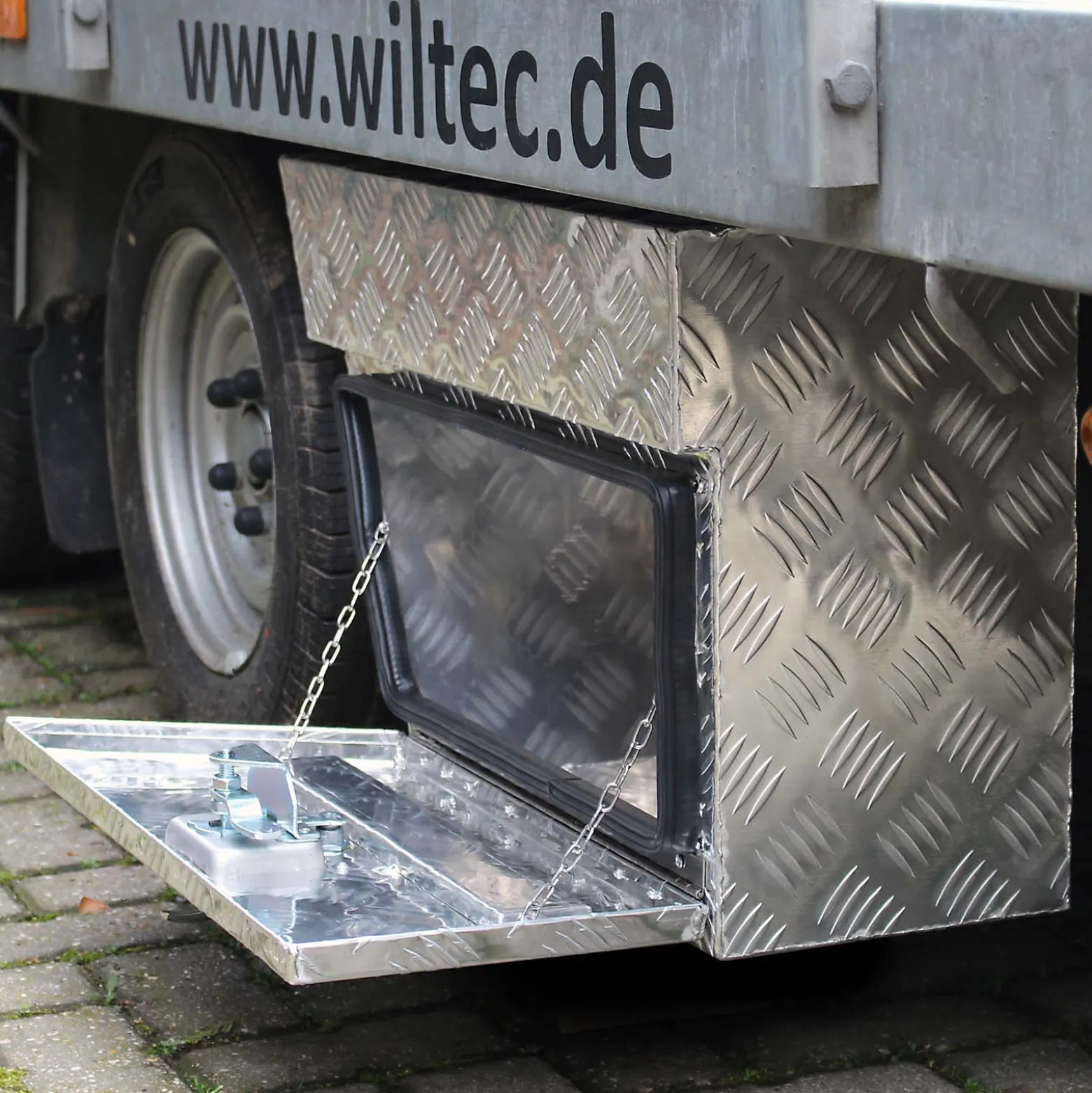 XPOtool Alu Unterbaubox links 75x25x40 cm / 6 kg bis 60 L / 40 kg vollgeschweißt robust für Pkw, Anhänger, Lkw Nutzfahrzeuge, robuste Staubox und Werkzeugkiste - Unterflurbox Deichselbox Staukasten