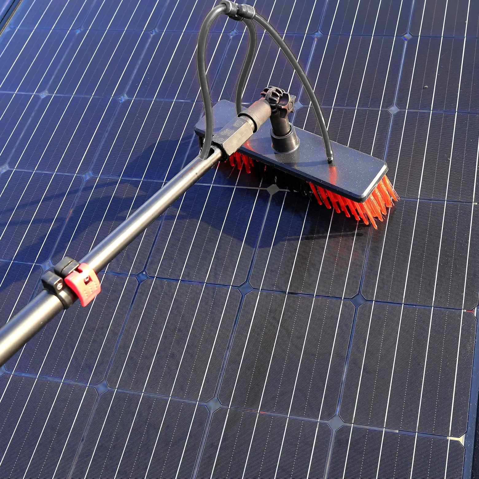 XPOtool Waschbürste Teleskopstiel und Wasserzufuhr Set, 9 m Stiel, 15 m Schlauch, Waschbesen u.a. für Fenster und Solarpaneele
