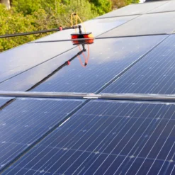 XPOtool Waschbürste Teleskopstiel und Wasserzufuhr Set, 9 m Stiel, 15 m Schlauch, Waschbesen u.a. für Fenster und Solarpaneele